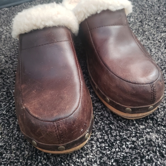 UGG 'Kalie' Naturally Distressed Shearling Lined Mules w/Wood Midsoles size 8 - Picture 7 of 10
